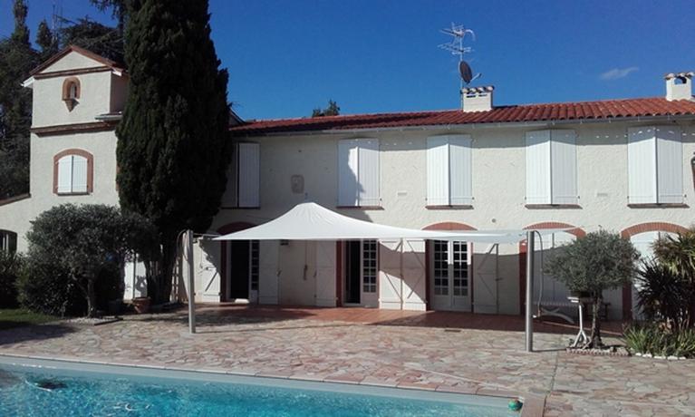 2 grandes voiles triangulaires
