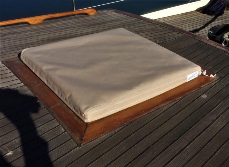 Housse de capot en sunbrella