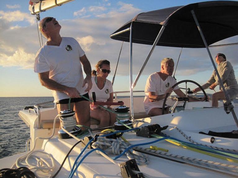 Bimini, capote, cagnards, housses B à R et table cockpit...